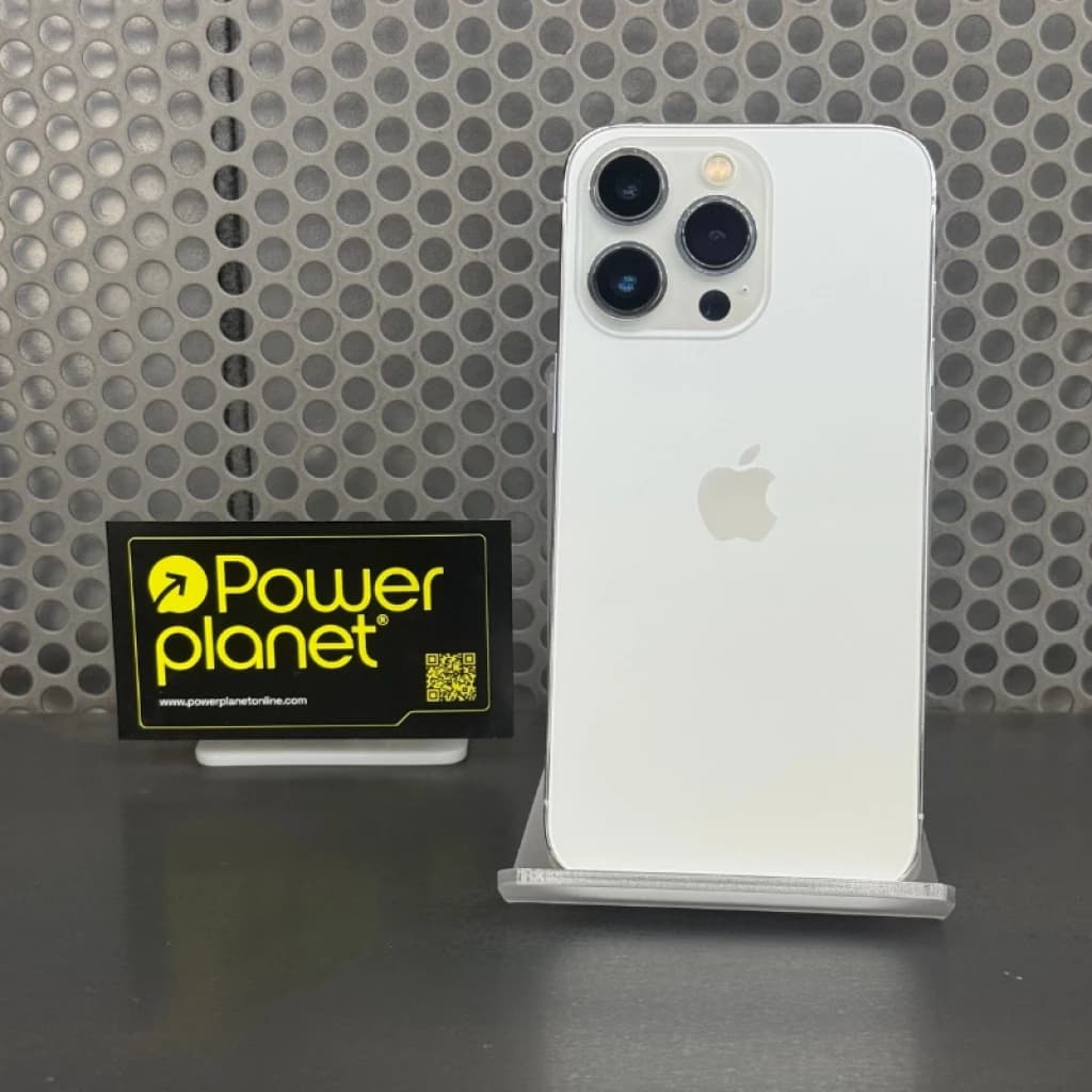 iPhone 13 Pro Max 256 GB grafite renovado em bom estado, traseira limpa com logo Apple, módulo triplo de câmeras saliente e acabamento premium