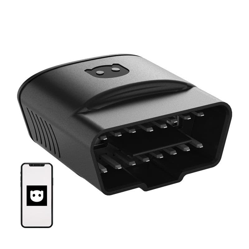 Scanner de diagnostic OBDeleven 3 Pro Pack: dongle OBD-II noir compact avec broches visibles, coque mate, ventilation latérale; app mobile affichée à côté.