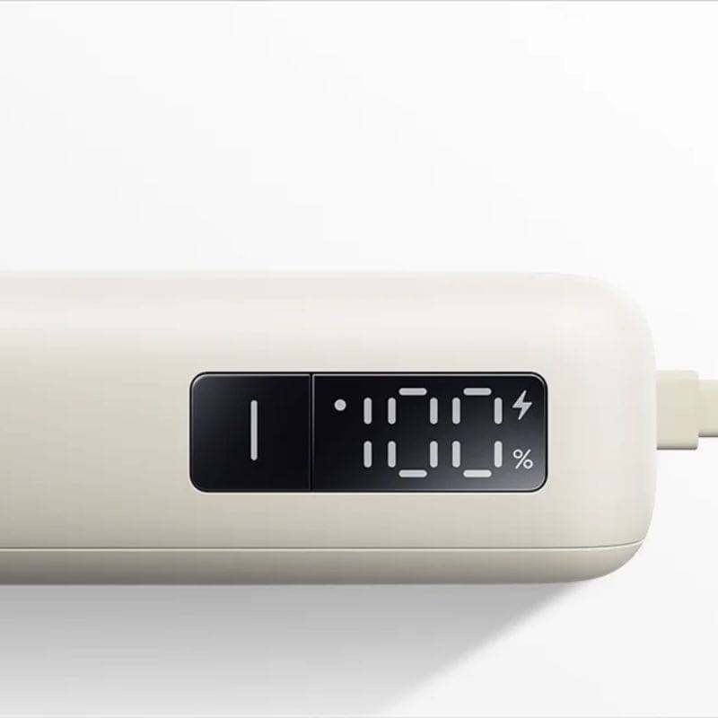 Xiaomi Power Bank 10000mAh 67W Azul Hielo con pantalla digital que muestra 100 %, indicador de carga y cable integrado en el lateral, diseño compacto y suave