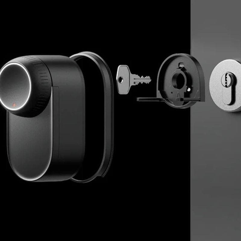 SwitchBot Ultra 3 em 1 em preto com corpo compacto, anel luminoso e cilindro europeu; inclui chave física, painel de controlo Hub Mini Matter e teclado Keypad