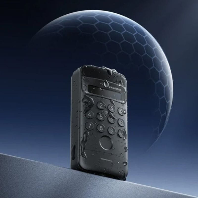 Teclado numérico preto com reconhecimento facial, leitor biométrico circular, tela superior e botões iluminados para acesso seguro SwitchBot Vision Lock - Item4