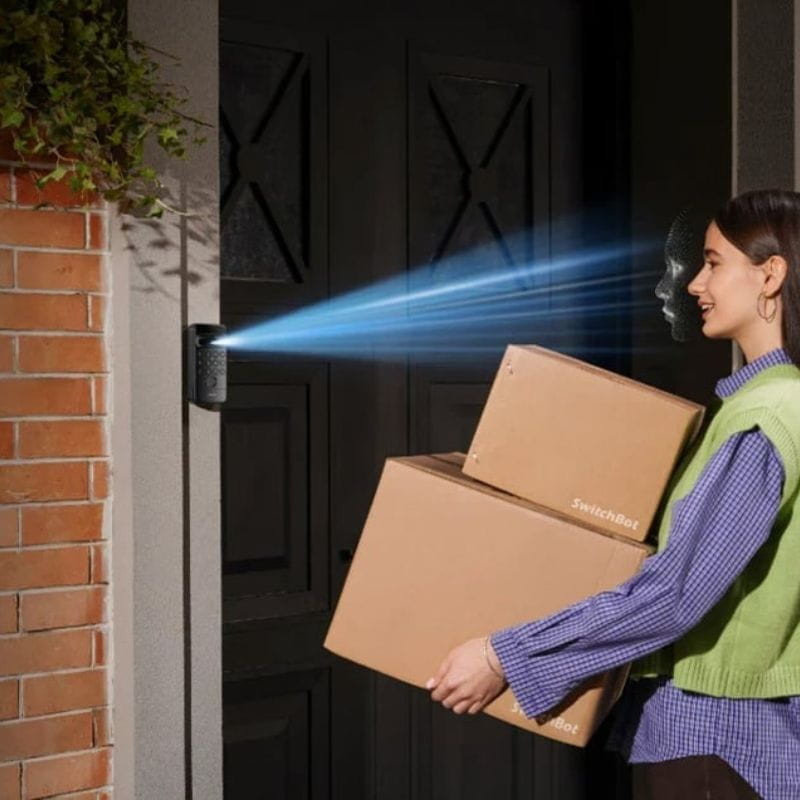 Teclado numérico preto com reconhecimento facial, leitor biométrico circular, tela superior e botões iluminados para acesso seguro SwitchBot Vision Lock - Item2