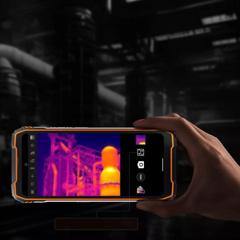 Smartphone robusto preto com moldura reforçada, tela grande com furo central, botões laterais texturizados, porta vedada waterproof e dupla ranhura SIM