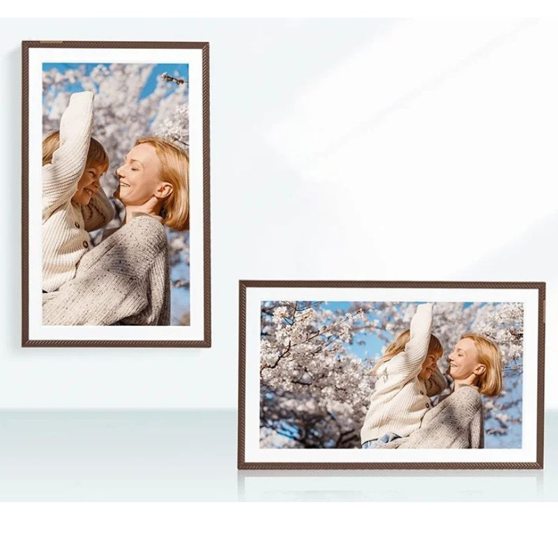 Arzopa D156 15.6 pulgadas, marco de fotos digital en color marrón con borde texturizado y pantalla panorámica que resalta detalles y colores vivos - Ítem2