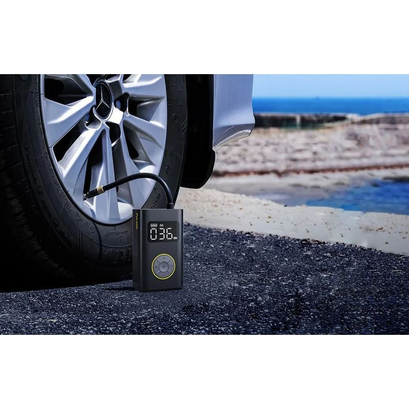 Fanttik X9 Pro - Compresseur portable noir avec écran LCD, anneau de transport, boutons circulaires, accents jaunes, affichage de pression numérique - Ítem2