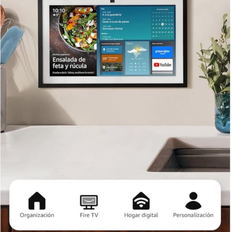 Pantalla inteligente 15.6” Full HD montada en pared con Widgets, recetas, calendario, clima y apps como YouTube y Prime Video; marco negro estilo cuadro