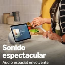 Amazon Echo Show 8 2025 Blanco con pantalla táctil inclinada y base esférica de malla; muestra widgets y música, ideal para cocina y control por voz