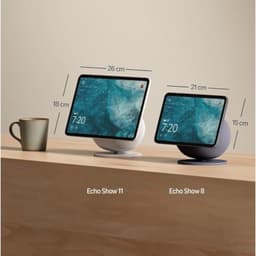 Amazon Echo Show 8 2025 Blanco con pantalla de 21 cm sobre base esférica de tela; reloj 7:20, interfaz marina, comparado junto a Echo Show 11 de 26 cm