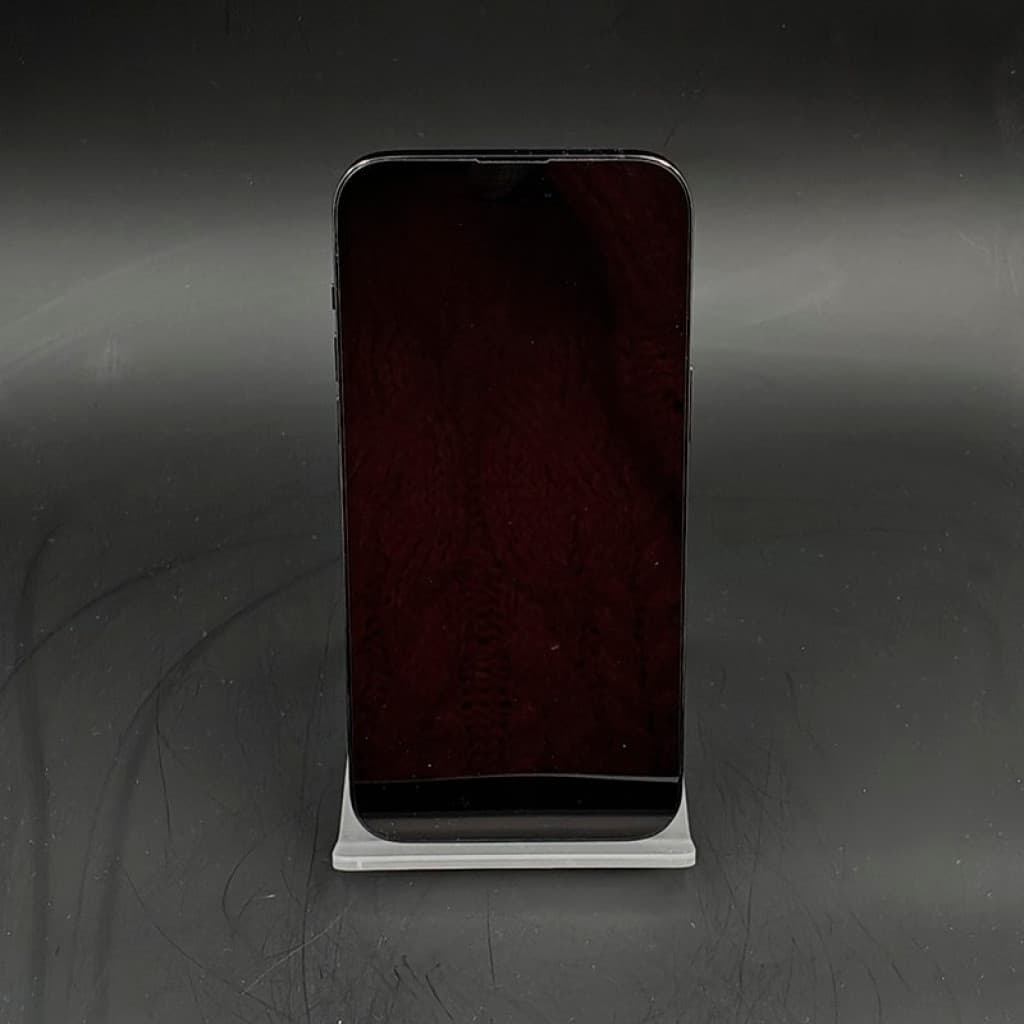 iPhone 14 Pro 128 Go Noir reconditionné Premium, écran bord à bord sombre, bords métalliques, posé sur support blanc, design élégant et minimaliste
