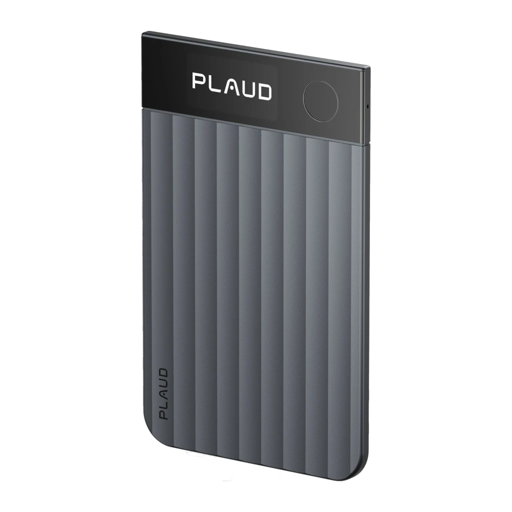 Grabadora de voz Plaud Note Pro 64GB con carcasa gris estriada, panel superior negro con logo Plaud, botón circular discreto y puerto USB-C para conexión - Ítem1