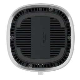 Base inferior do ZTE G50 5G WiFi7 – grelhas de ventilação em anel, tampa central para SIM e RESET, acabamento cinza, conector na borda inferior