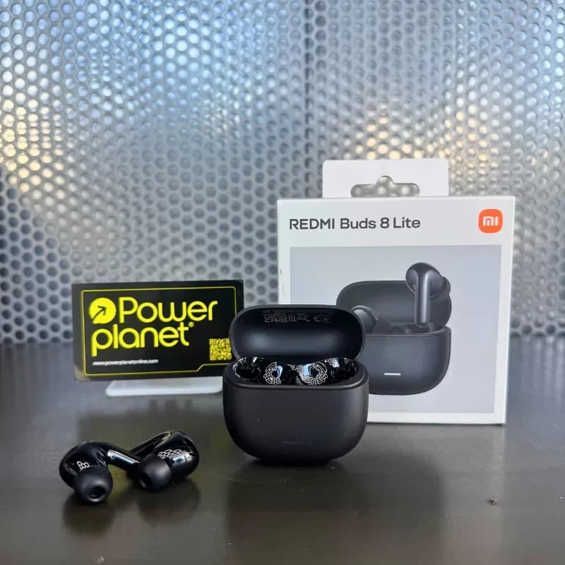 Xiaomi Redmi Buds 8 Lite Negro con estuche mate compacto, tapa abatible y auriculares in ear brillantes; diseño minimalista y moderno en color negro