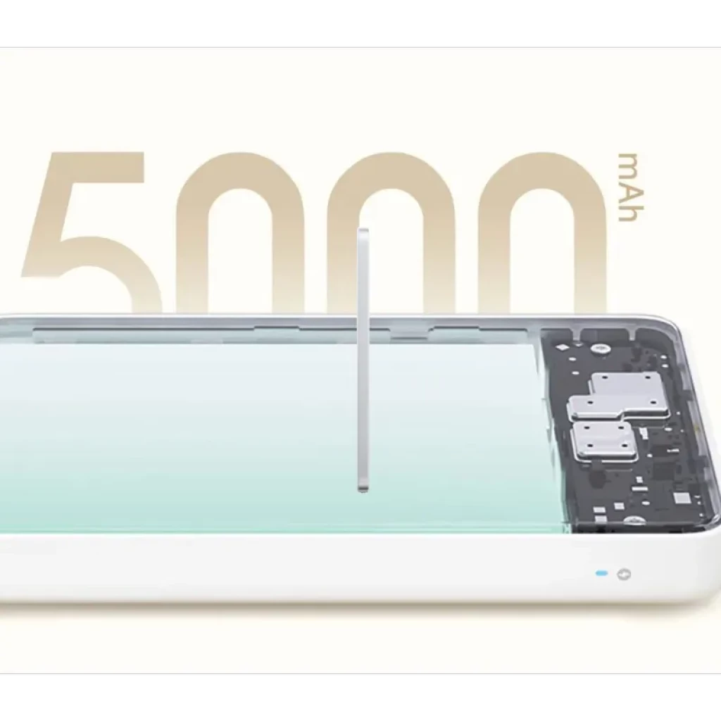 Power bank magnético ultrafino em prata, 5000 mAh e carregamento sem fios de 15 W. Design minimalista com bordas arredondadas e porta USB-C inferior. - Item9