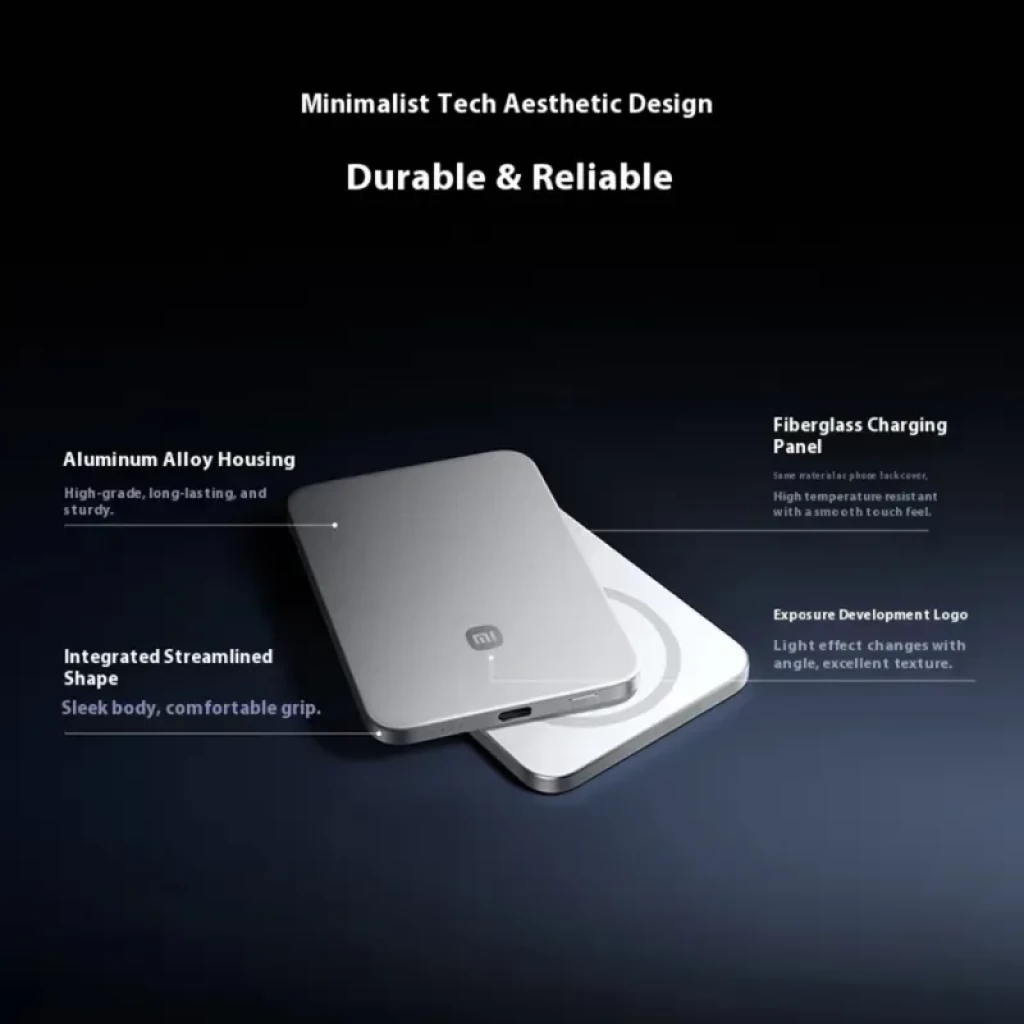 Power bank magnético ultrafino em prata, 5000 mAh e carregamento sem fios de 15 W. Design minimalista com bordas arredondadas e porta USB-C inferior. - Item3