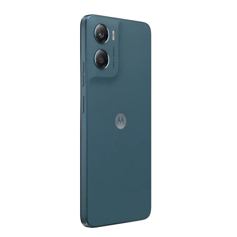 Motorola Moto g06 4GB/256GB Azul con acabado mate, doble cámara trasera en módulo elevado y logo central; bordes curvos y diseño delgado en tono azul