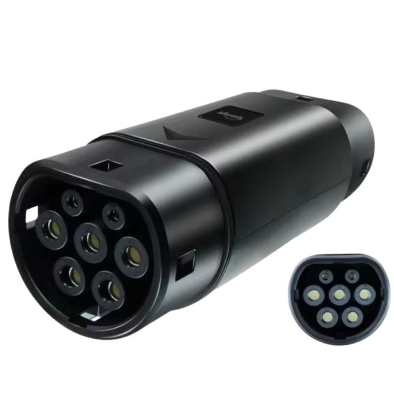 Adaptador EV GBT a Tipo 2 negro, diseño cilíndrico robusto, conector de 7 pines visible y tapa protectora, ideal para carga de coche eléctrico - Ítem