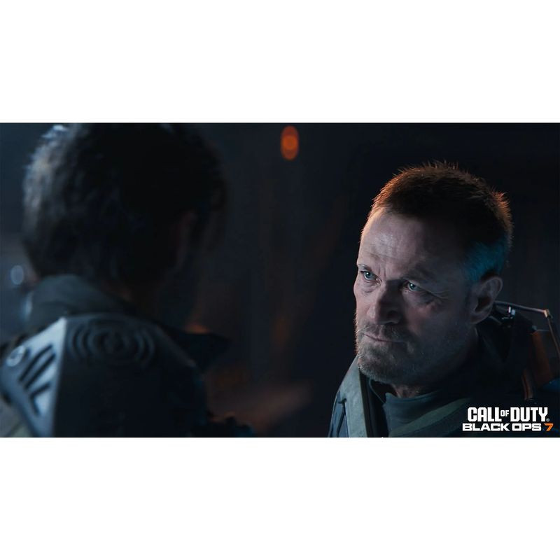 PS5 Slim con lector y 1 TB, consola blanca con DualSense. Incluye caja temática Fortnite Cobalt Star y juego físico Call of Duty Black Ops 7. - Ítem4