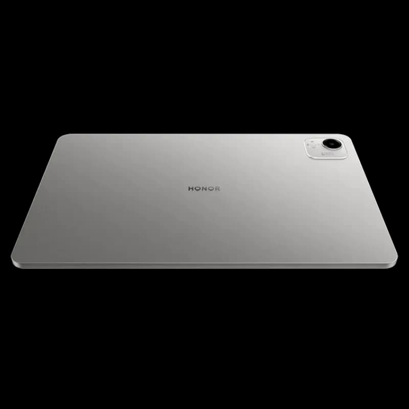 Vue arrière inférieure de la tablette Honor Pad X9A de couleur grise, on distingue le module caméra et le logo de la marque