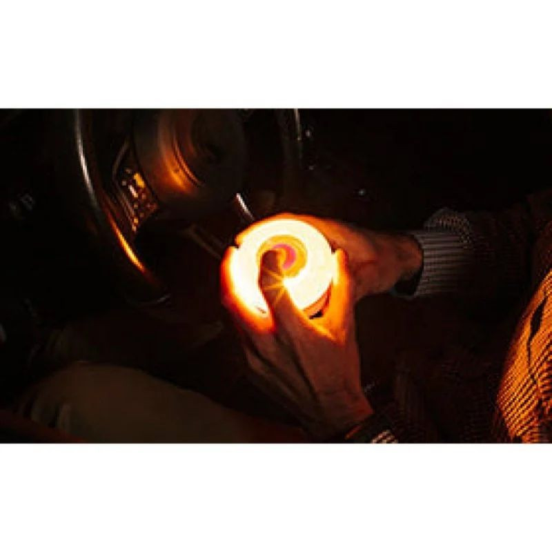 Help Flash IOT Plus 150 candelas, balise d’urgence blanche homologuée DGT 3.0, géolocalisable. Corps translucide rainuré, bouton central rouge, piles - Ítem2