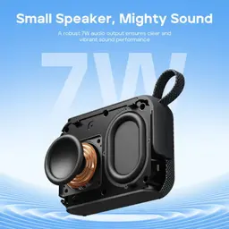 Tribit Pocket Go 7W Vert avec boîtier noir compact, haut-parleur exposé, radiateurs passifs latéraux et dragonne tressée pour transport facile