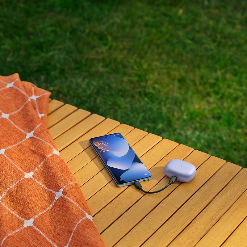 Xiaomi Redmi Note 15 5G púrpura con pantalla curva perforada, marco delgado y módulo de cámara triple circular; 8 GB RAM y 256 GB de almacenamiento - Ítem9