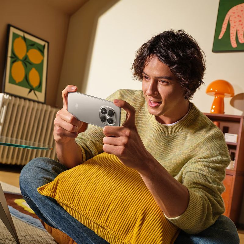 Xiaomi Redmi Note 15 Pro 4G Titâne com tela ampla perfurada, bordas finas e módulo de câmera quádrupla em ilha quadrada; 8GB RAM e 256GB armazenamento - Item8