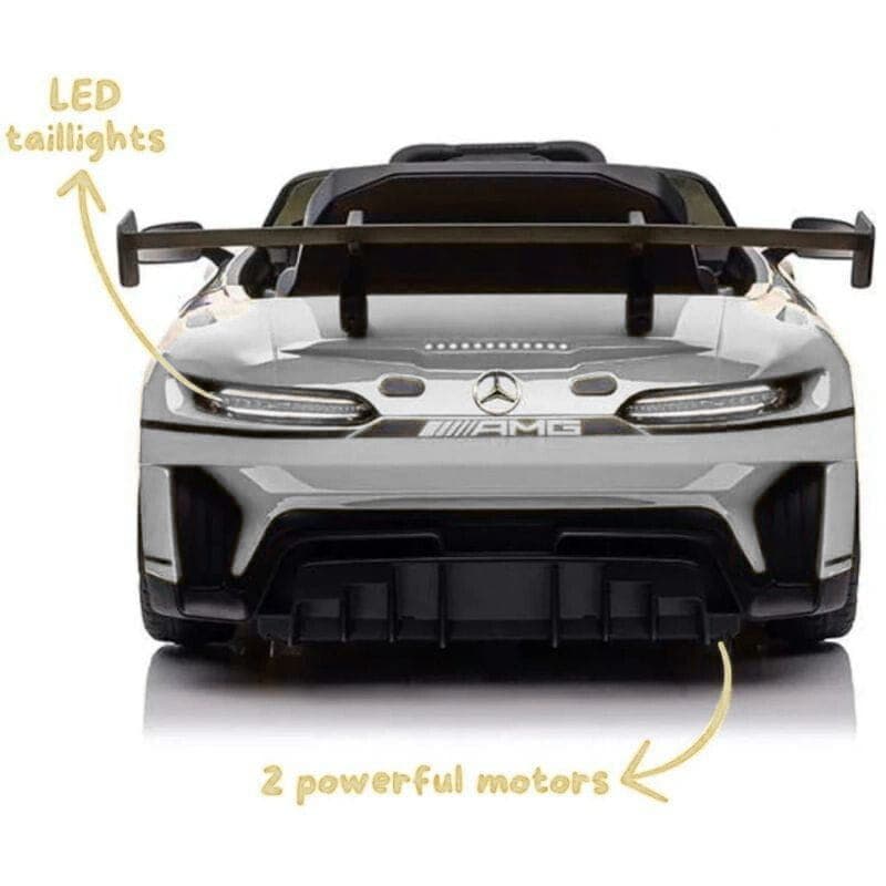 Mercedes AMG GT3 gris pour enfants avec aileron arrière, feux LED, calandre AMG et pare-chocs sportif, détails réalistes et allure de course