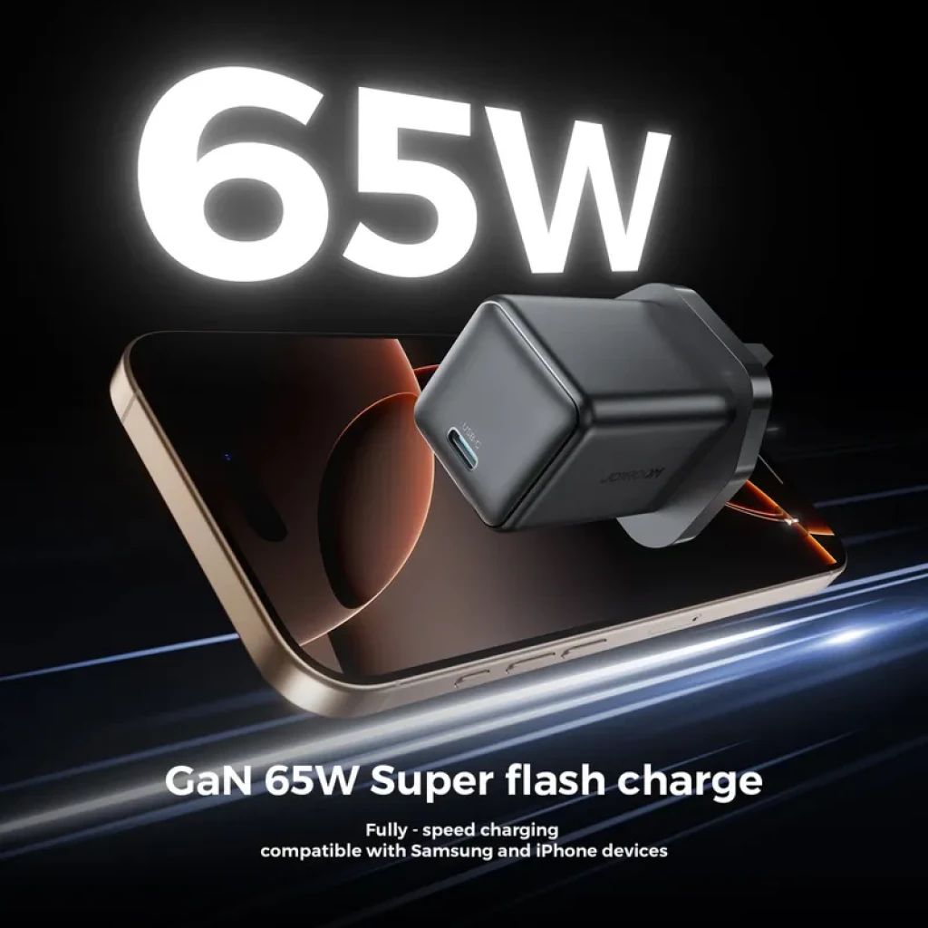 Joyroom Cargador 65W USB-C Negro, adaptador compacto con puerto USB-C verde, acabado mate, clavija europea y diseño angular moderno - Ítem3