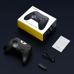 Manette EasySMX X05 Pro violette, sticks asymétriques, croix directionnelle, anneau LED, grips noirs. Inclut dongle 2,4 GHz, câble USB-C et manuel.