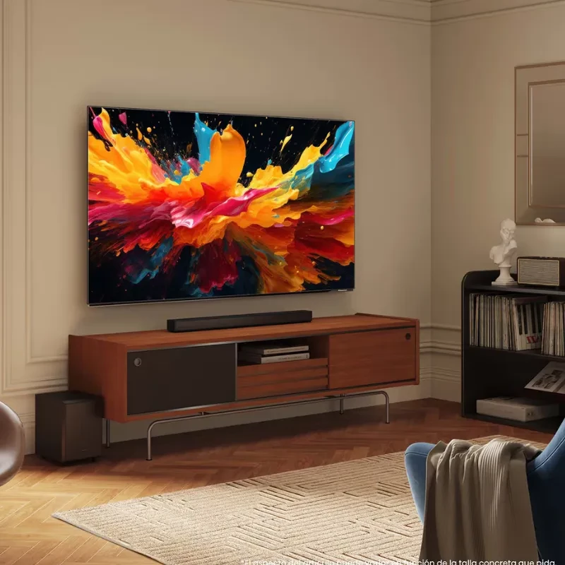 Hisense 55A85N 55 pouces OLED 4K avec couleurs vives, noirs profonds, 120 Hz fluide et mode Jeu Pro, design fin avec logo Real Madrid affiché à l écran - Ítem1