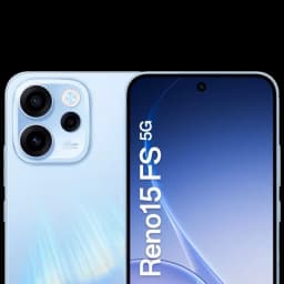 Smartphone bleu aurora avec écran bord à bord et poinçon central, module photo carré triple capteur à anneau LED, finitions brillantes et bords arrondis