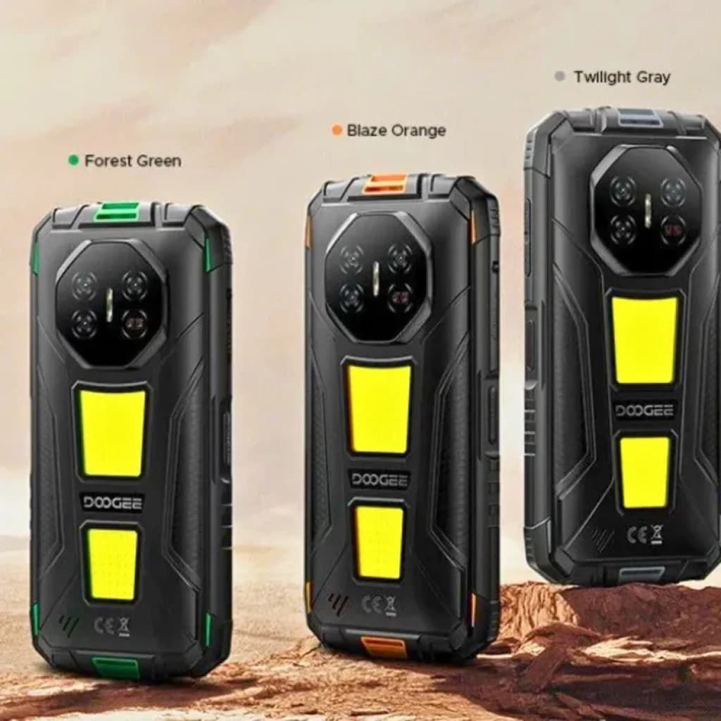 Dos robuste avec accents jaunes, coque antichoc noir et inserts colorés vert, orange, gris, triple module caméra circulaire proéminent, design outdoor rugged