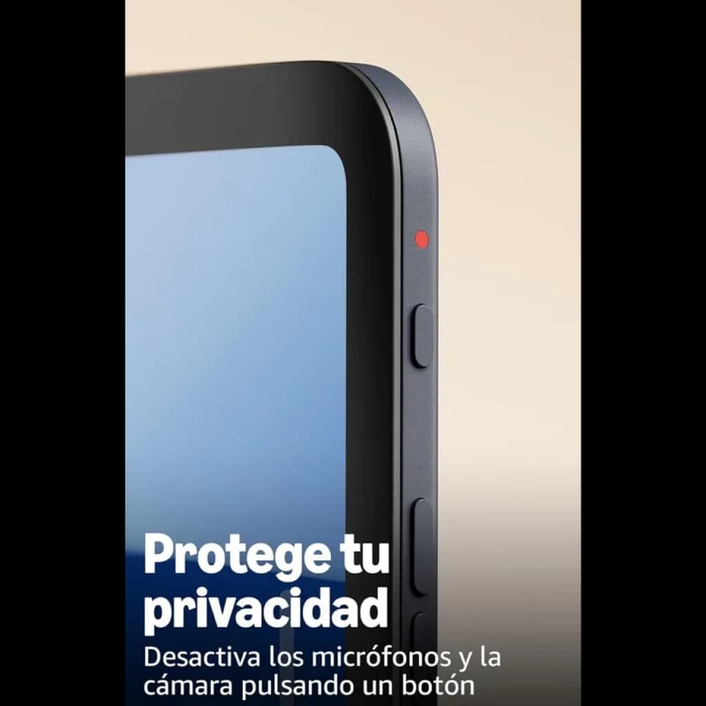 Detalle lateral del Amazon Echo Show 8 2025 con pantalla de 8,7 pulgadas, botón físico para micrófonos y cámara, e indicador LED rojo de privacidad