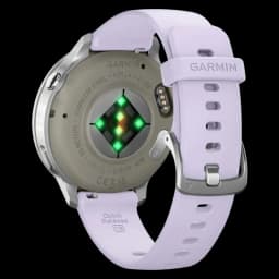 Parte traseira do Garmin Venu 4 41 mm em prata com bracelete de silicone lilás, fivela metálica e sensores de saúde com luzes verdes e contactos de carregamento