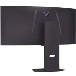 Parte trasera del monitor curvo LG UltraGear 34, carcasa negra mate, soporte robusto ajustable con canal de cables y logo iluminado en V morado