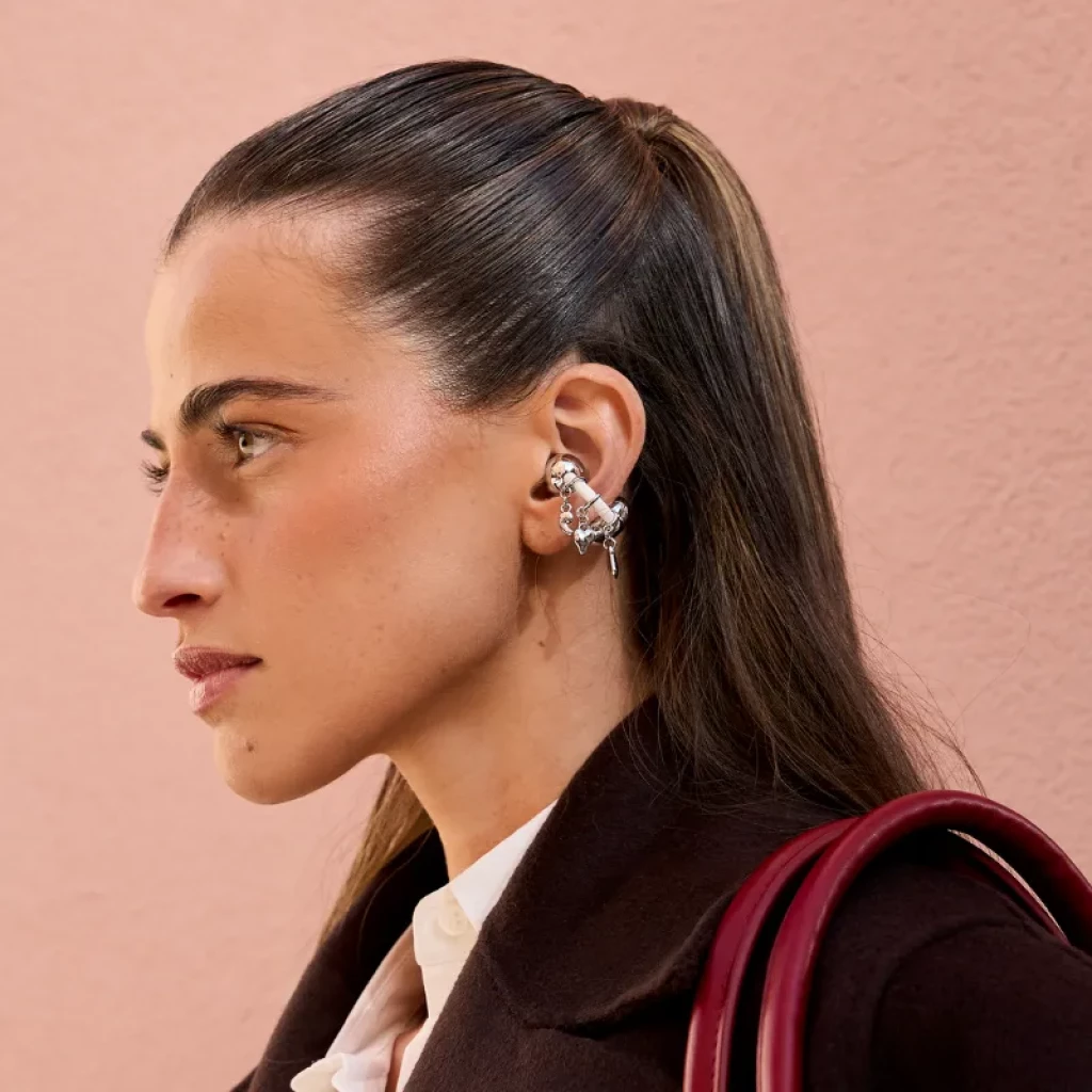 Huawei FreeClip 2 Auriculares Bluetooth con diseño open-ear en color blanco, cápsulas metálicas brillantes y estuche compacto texturizado a juego - Ítem5