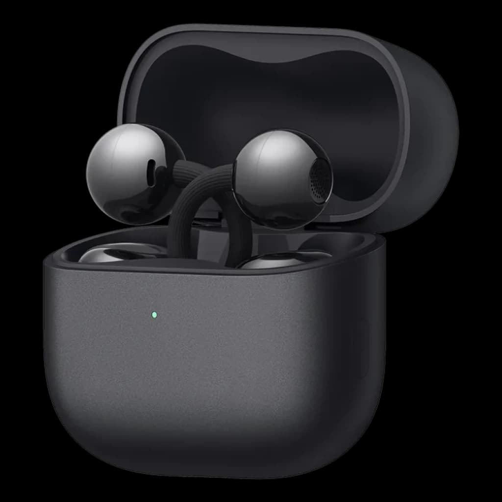 Vista a 45 grados de los auriculares Huawei FreeClip 2 ubicados en el estuche, en color negro