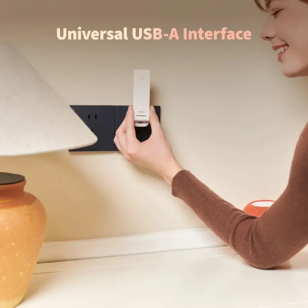 Aqara Hub M100 USB-A blanco con cuerpo rectangular, puerto USB retráctil, botón circular frontal y LED indicador - Ítem6