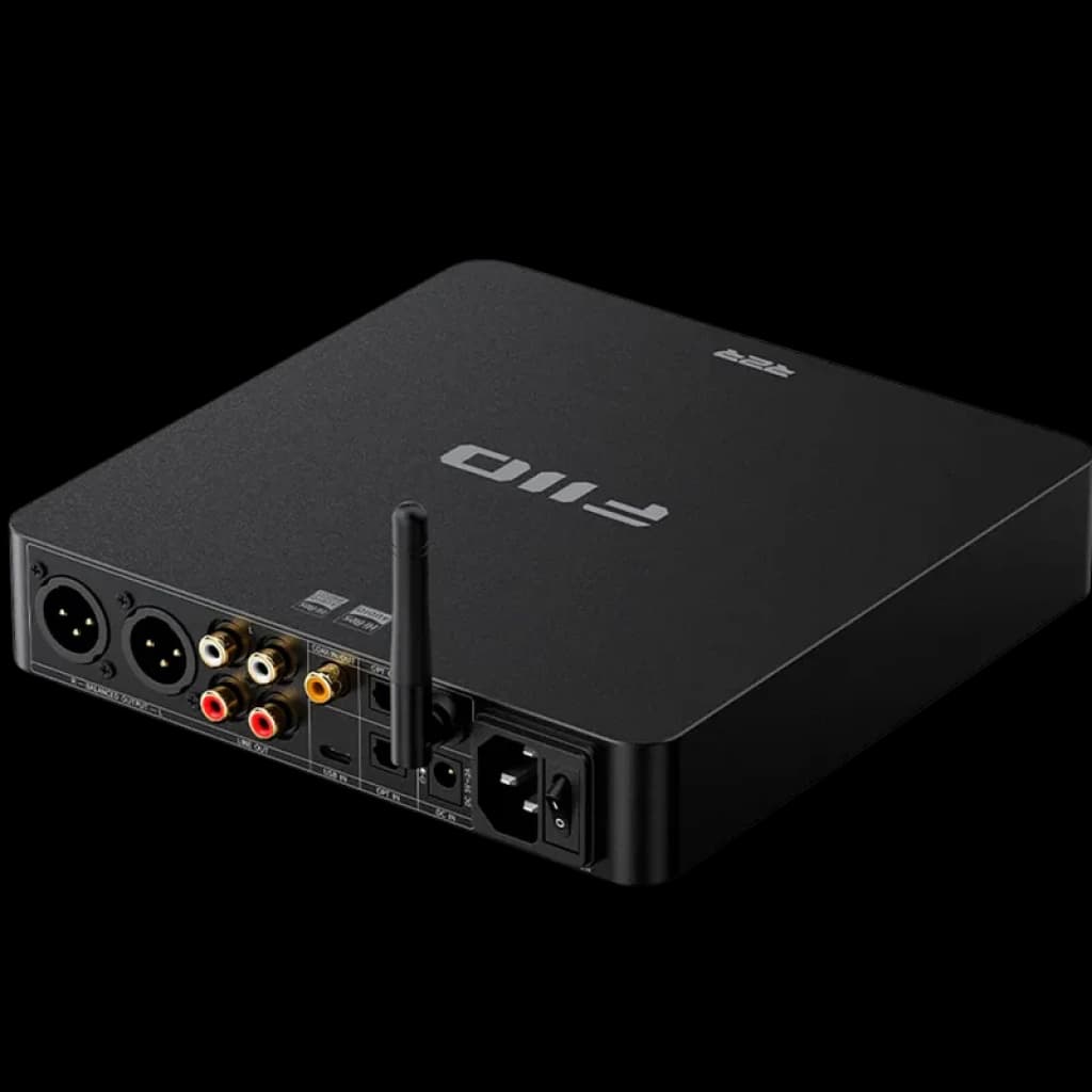 FiiO BR15 R2R receptor Bluetooth Hi-Res con DAC 24-bit, chasis negro, antena trasera, salidas XLR balanceadas, RCA, óptica y coaxial, puerto USB y AC