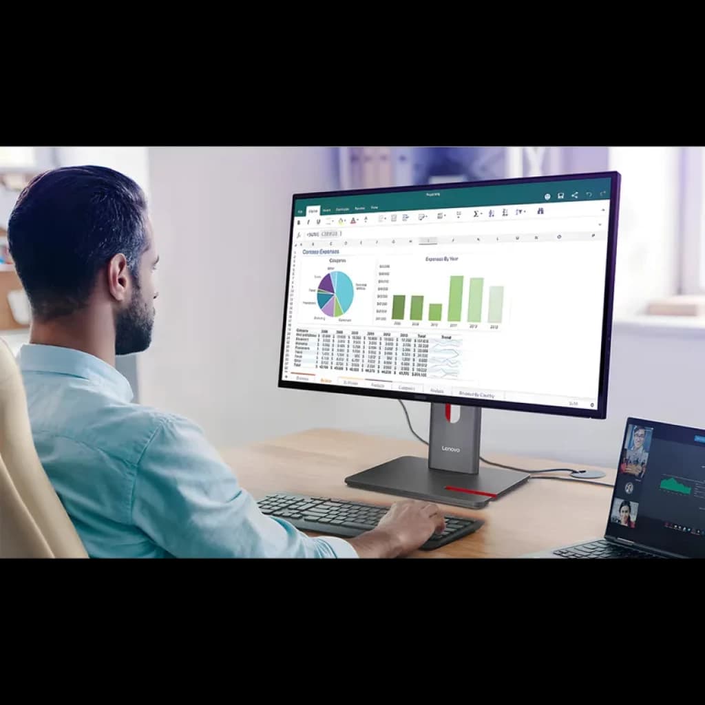 Monitor Lenovo ThinkVision P34WD-40 curvo de 34 pulgadas, panel IPS WQHD, 120 Hz, biseles finos, soporte ajustable y conectividad visible en escritorio
