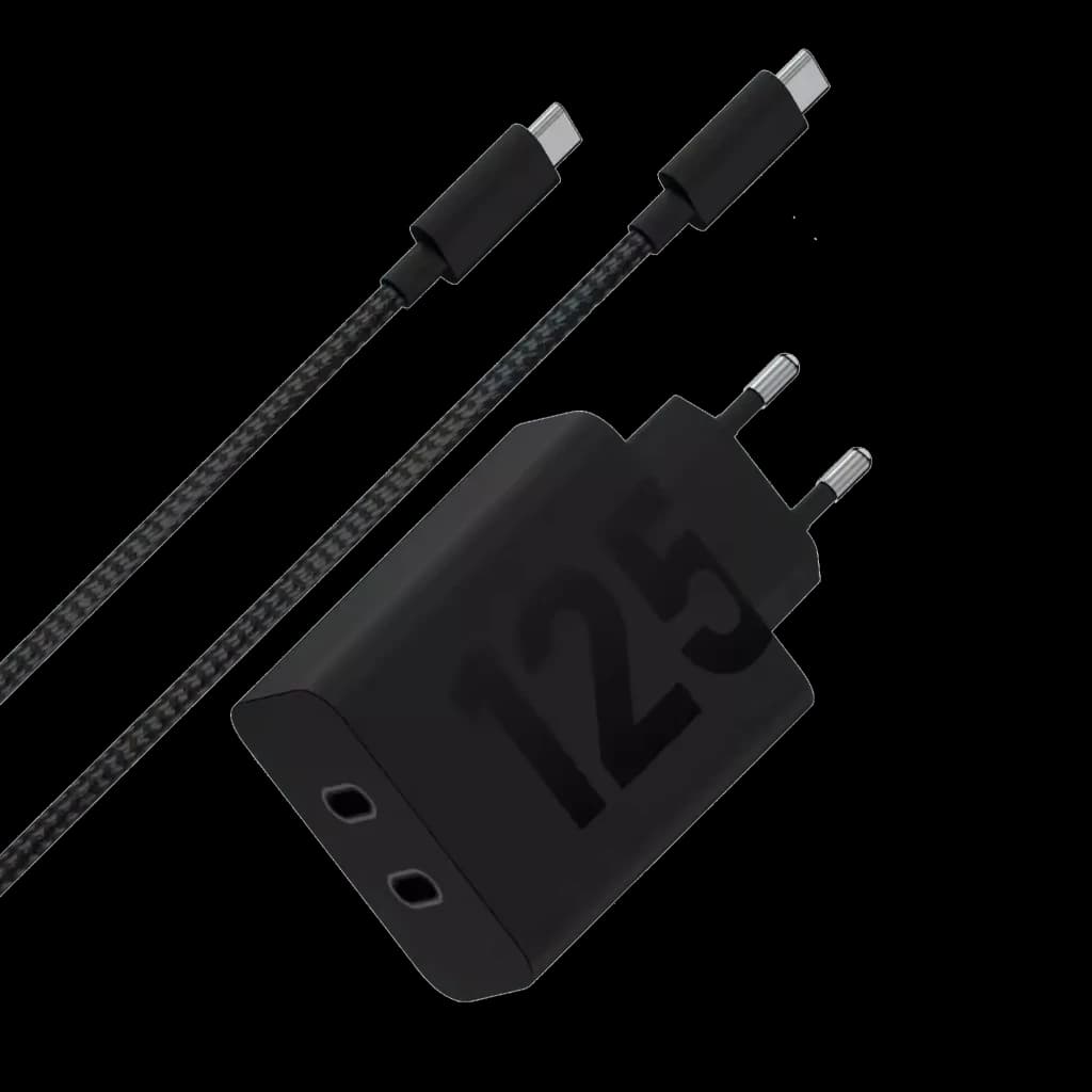 Carregador Motorola TurboPower 125W preto com dois ports USB-C, corpo compacto fosco, logotipo 125 em destaque e cabos USB-C trançados resistentes