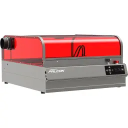 Graveur Creality Falcon2 Pro S 22W avec capot rouge protecteur, châssis métal gris, panneau de contrôle frontal et module d’extraction latéral