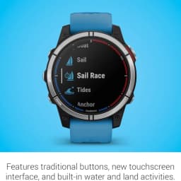 Garmin quatix 7 Standard Edition, relógio náutico com GPS, mostrador circular, botões laterais, pulseira azul e tela com modos Sail, Tides e Anchor