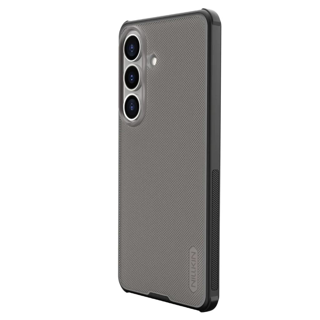 Capa Nillkin Super Frosted Shield Pro para Samsung Galaxy S26 Plus em preto translúcido, textura antiderrapante, proteção reforçada e recorte preciso da