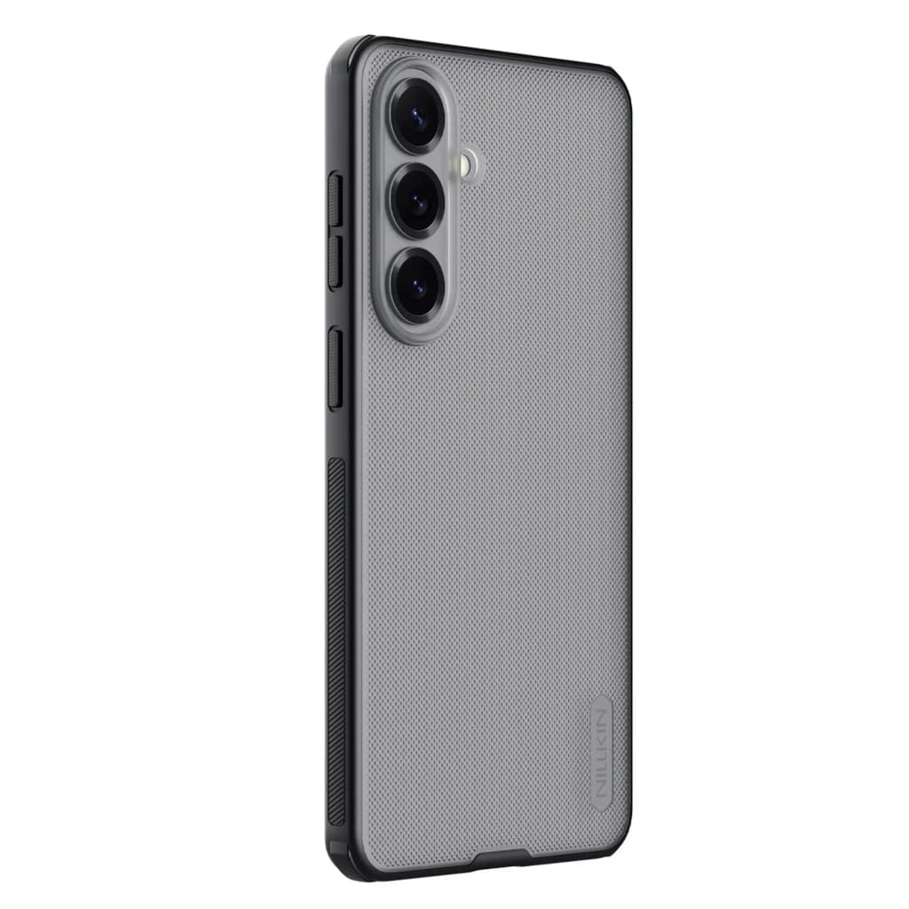 Nillkin Capa Super Frosted Shield Pro para Samsung Galaxy S26 em preto translúcido, textura antiderrapante, recortes precisos e proteção reforçada para