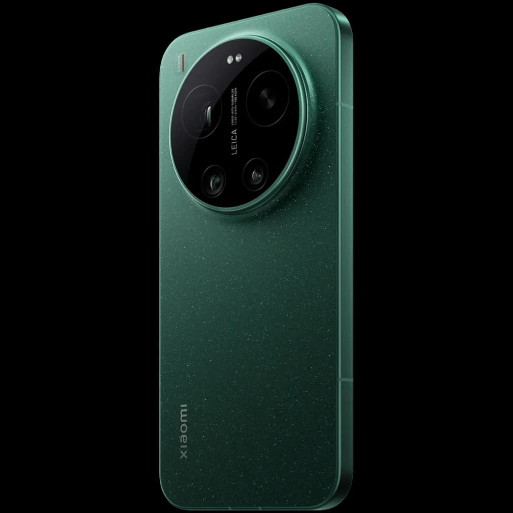 Xiaomi 17 Ultra verde Starlit com traseira cintilante, módulo Leica circular triplo e acabamento premium; detalhe Xiaomi na lateral inferior