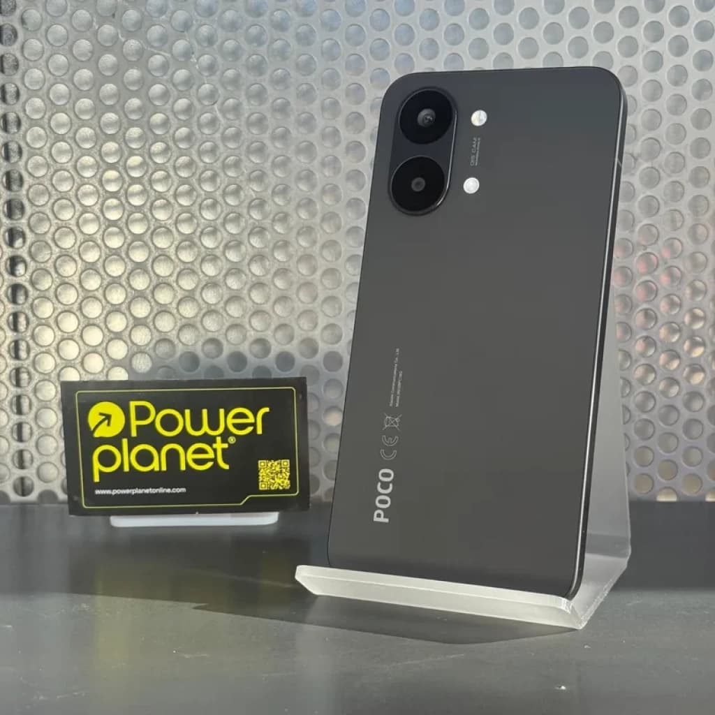 Smartphone Xiaomi Poco X8 Pro Max 5G negro, trasera mate con doble cámara grande y flash, bordes rectos, acabado minimalista en soporte acrílico transparente