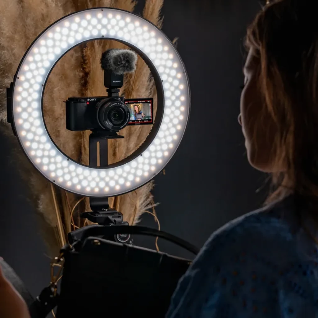 Sony ZV-E10 + E PZ 16-50 mm F3,5-5,6 OSS II - Appareil photo APS-C de 24,2 Mpx pour le vlogging - Ítem6