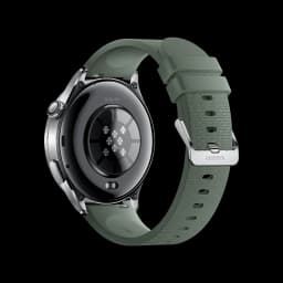 Xiaomi Watch 5 Verde Enebro com caixa metálica prateada, sensores cardíacos traseiros e pulseira esportiva verde texturizada com fecho em aço inox