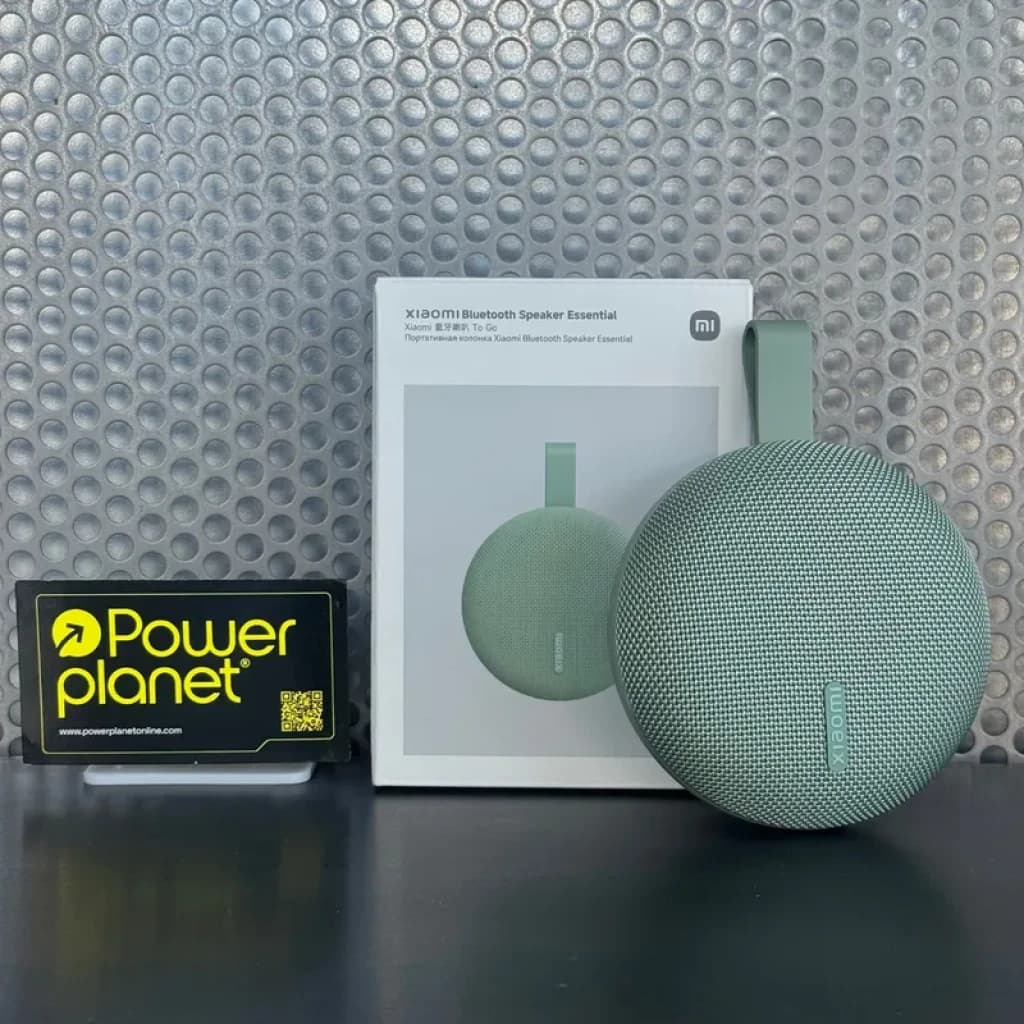 Xiaomi Bluetooth Speaker Essential 5W vert avec sangle, grille tissu fine, format compact rond, boîtier IP66, logo Xiaomi visible, boîte produit assortie en